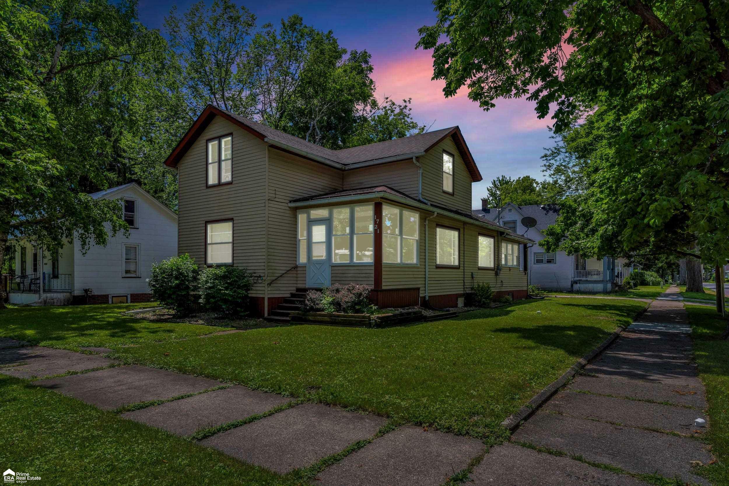 Property Photo:  1721 Hancock  MI 48602 