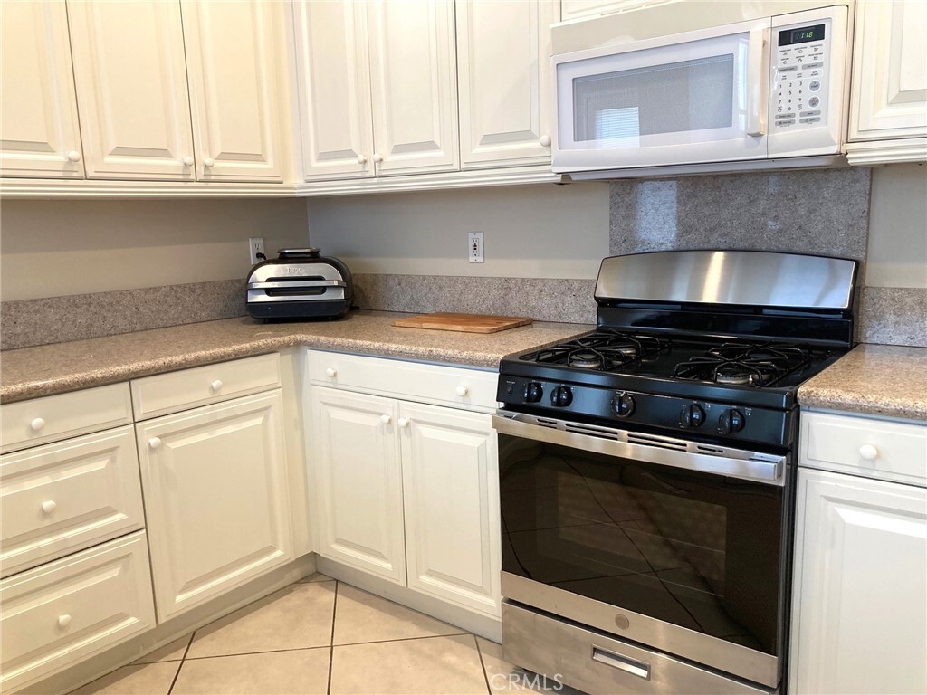 Property Photo:  