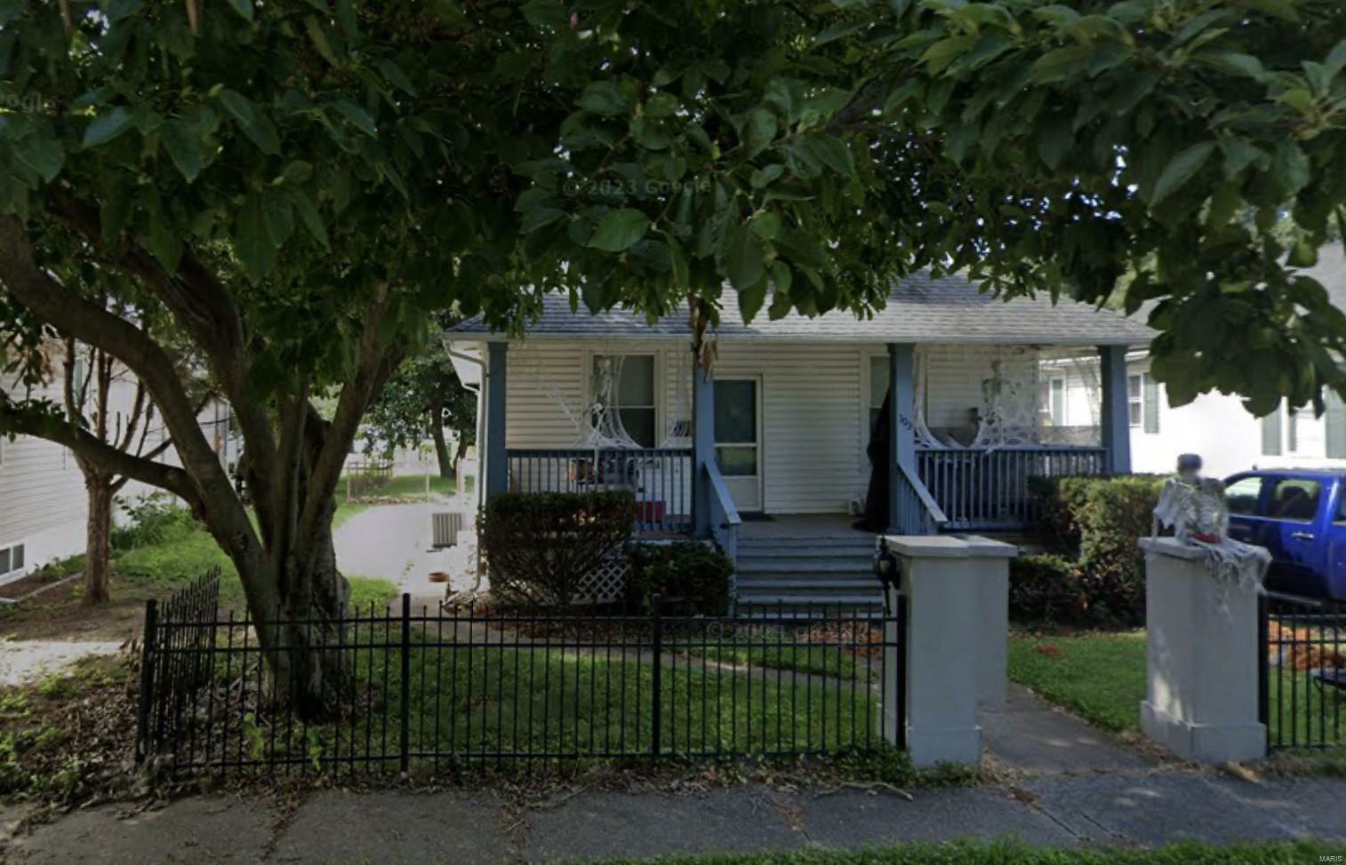 Property Photo:  303 E 2nd Street  IL 62269 