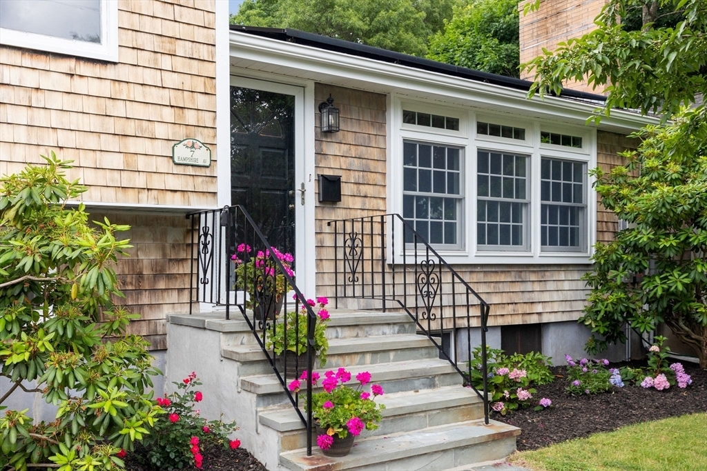 Property Photo:  7 Hampshire Ave  MA 02067 