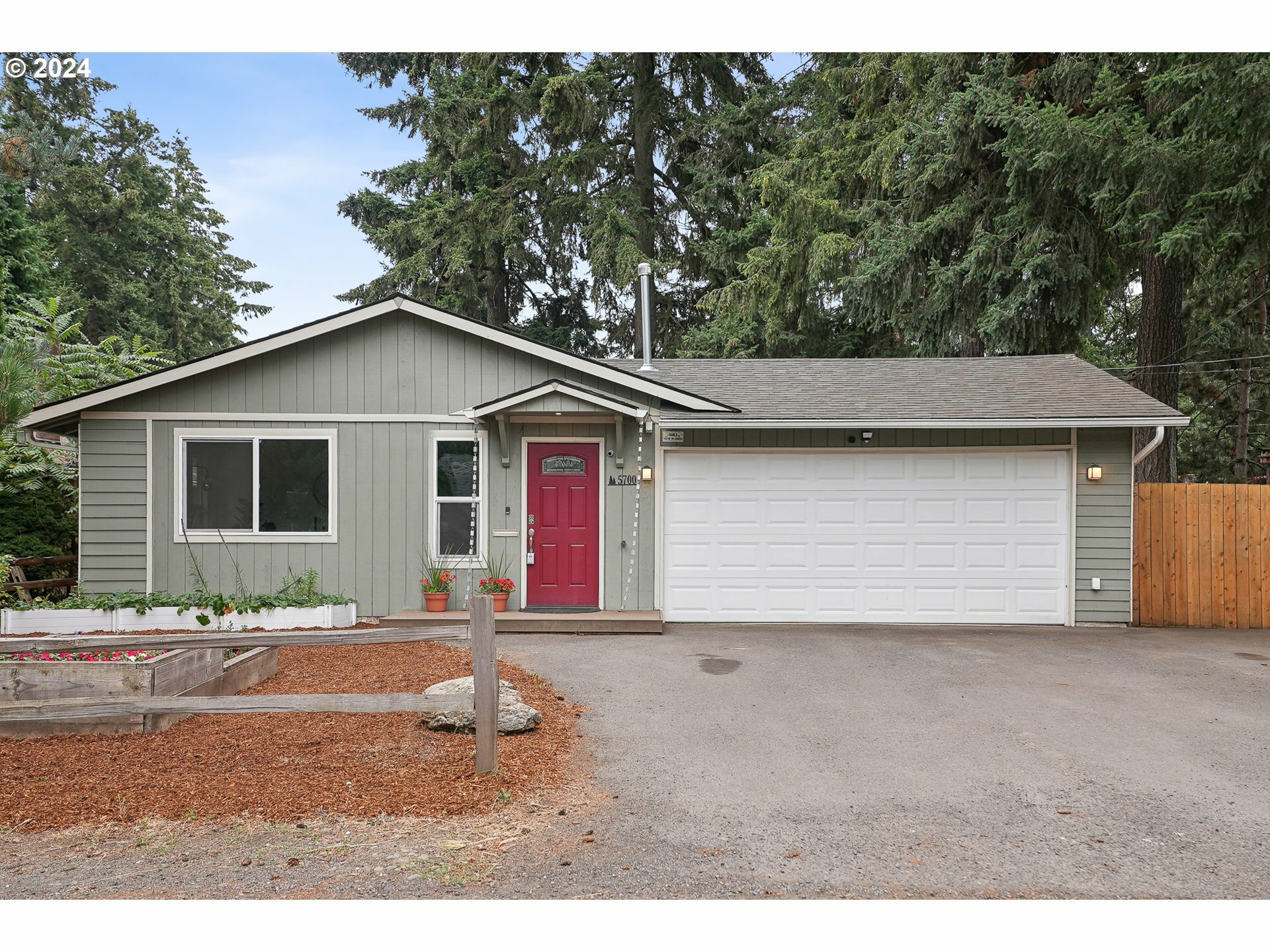 Property Photo:  5700 SE Tenino St  OR 97206 