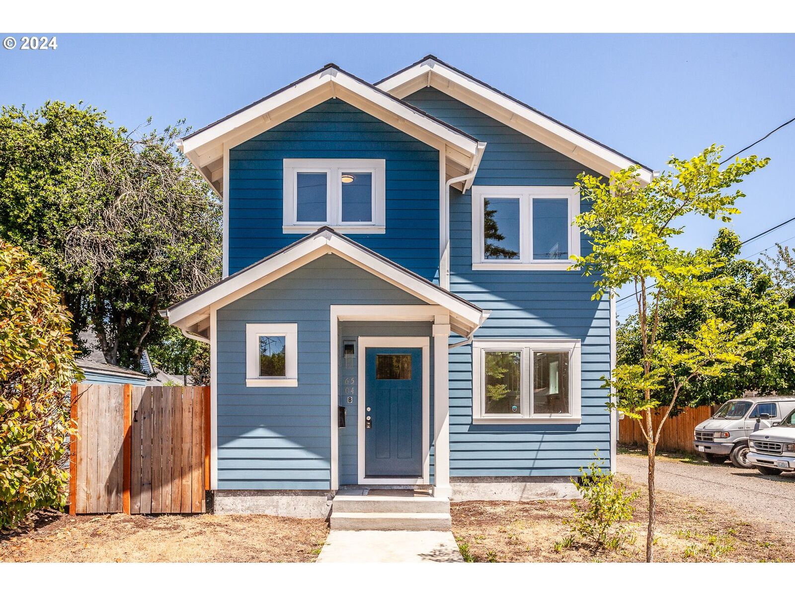 Property Photo: 6504 SE Reedway St OR 97206