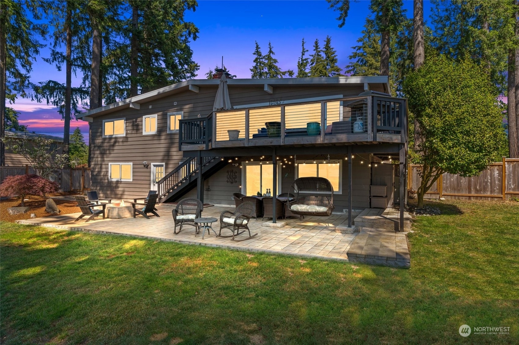 Property Photo:  17318 72nd Avenue W  WA 98026 