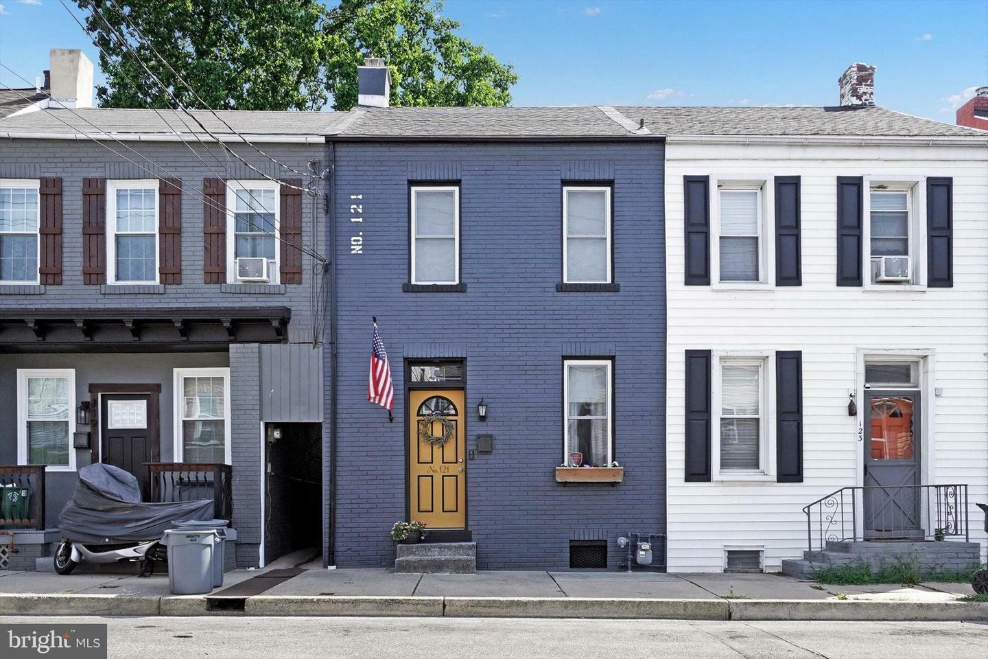 Property Photo:  121 S 5th Street  PA 17512 