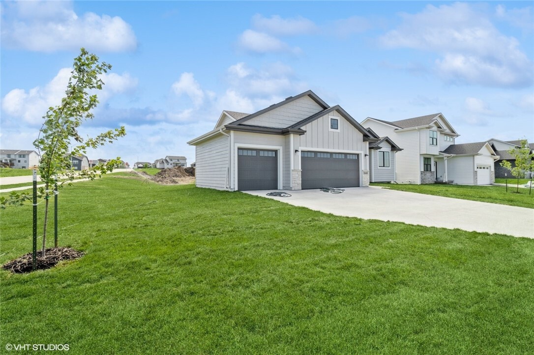 Property Photo:  2665 SE Florence Drive  IA 50263 