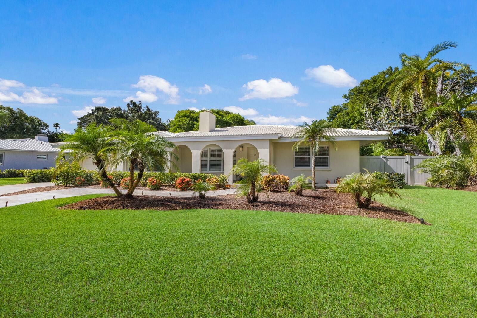 Property Photo:  470 Acacia Drive  FL 34234 