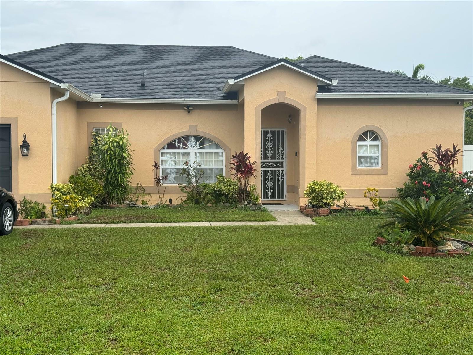 Property Photo: 535 Brentford Court FL 34758