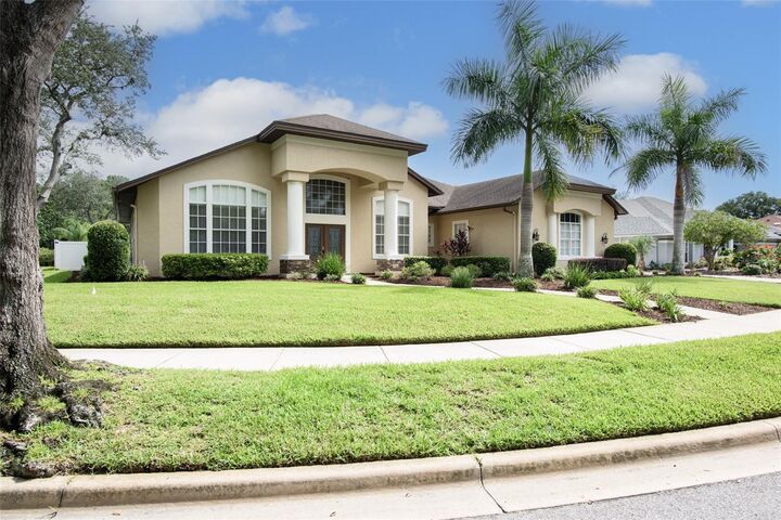 Property Photo: 824 Royalwood Lane FL 32765