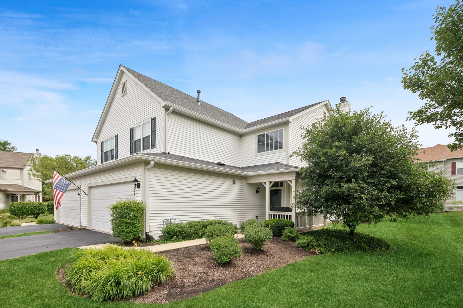 Property Photo: 532 Heritage Court IL 60175