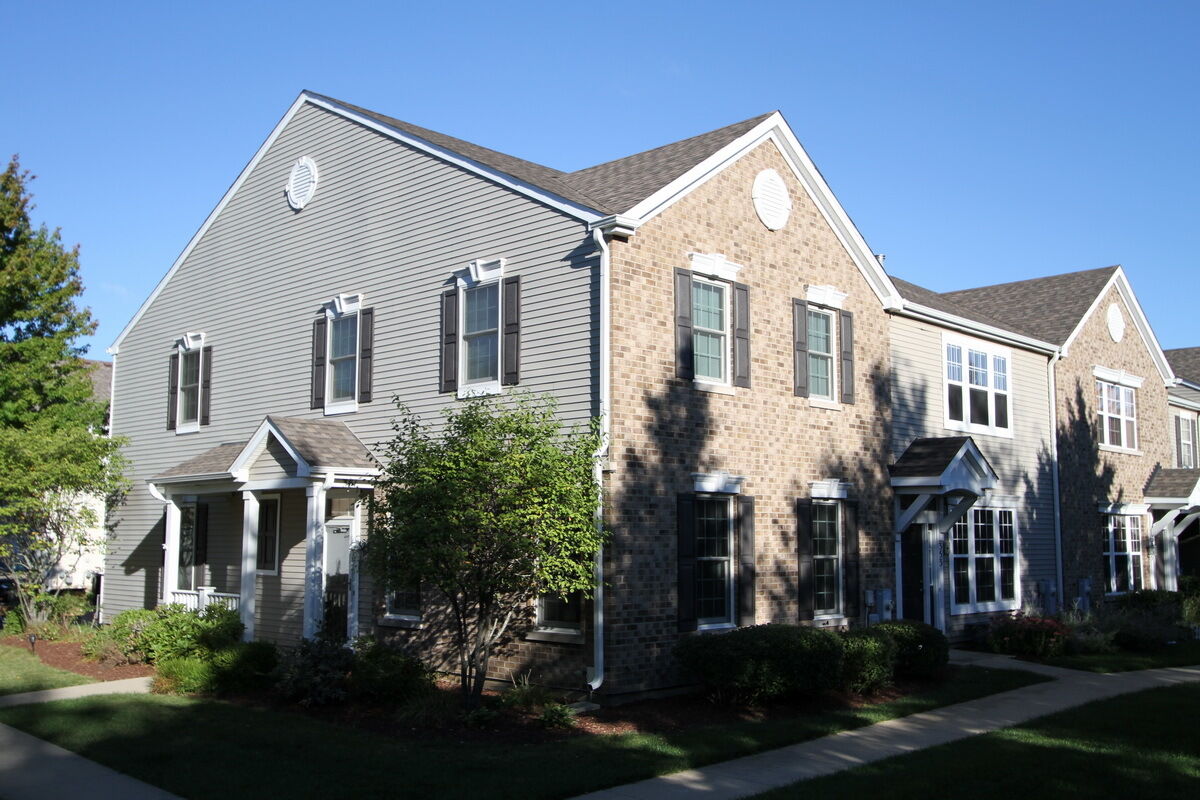 Property Photo:  351 Springbrook Trail S  IL 60543 