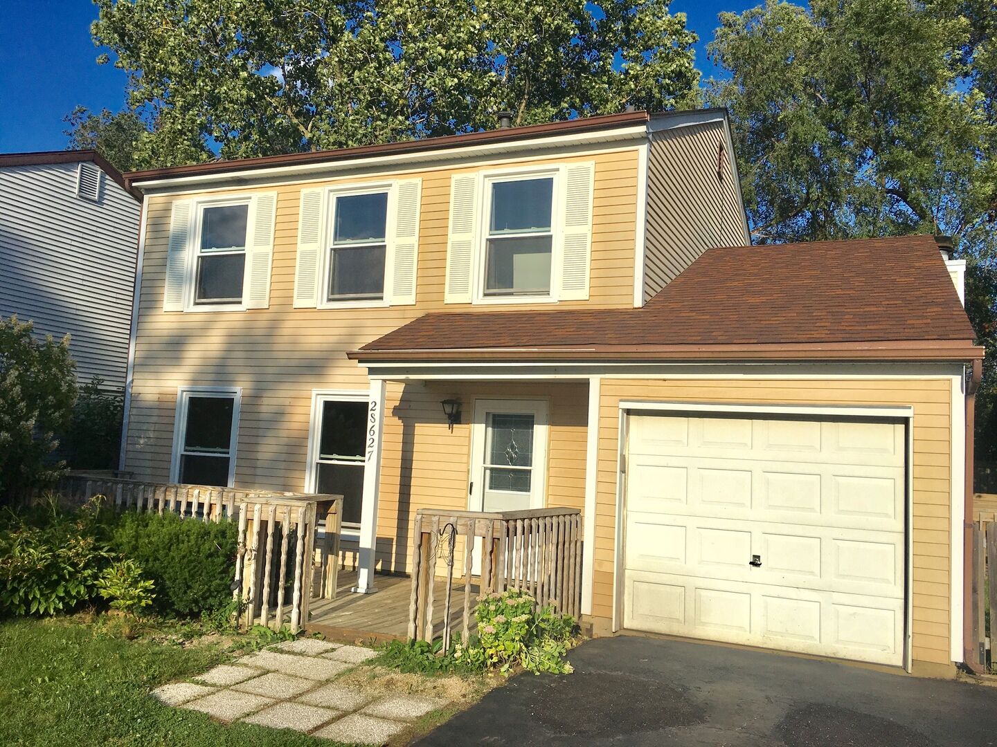 Property Photo: 2S627 Hampton Drive IL 60555
