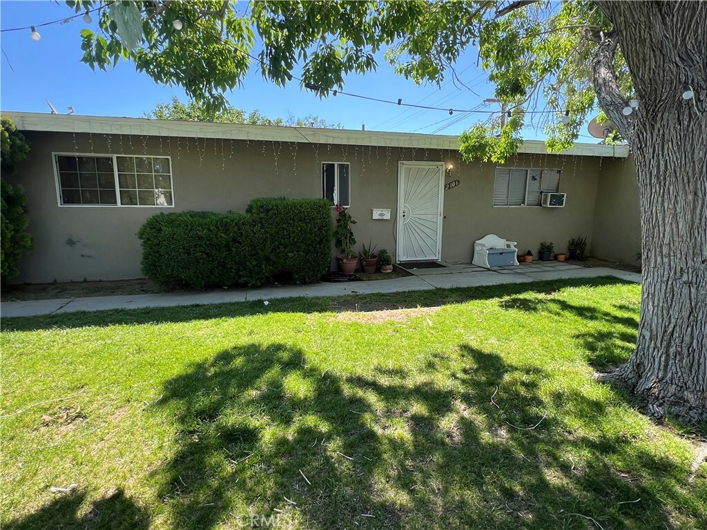 Property Photo:  2106 E Avenue Q6  CA 93550 