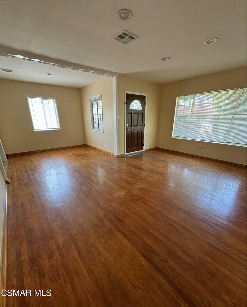 Property Photo:  6828 Jellico Avenue  CA 91406 