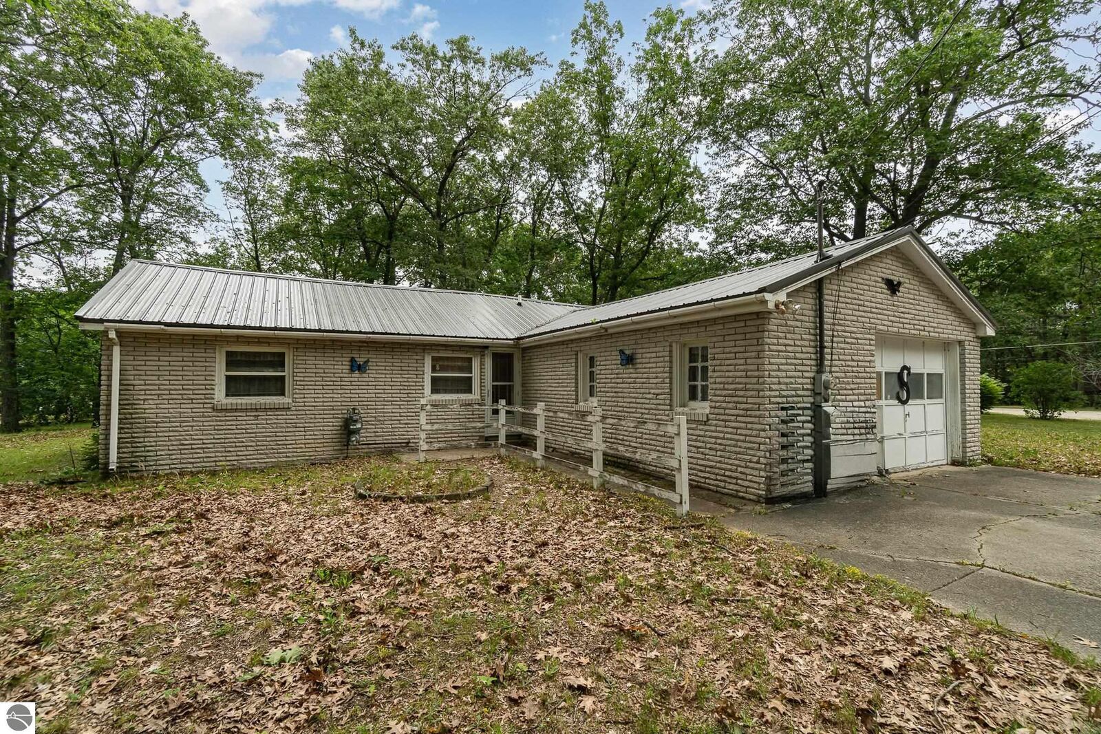 Property Photo:  204 Beverly Drive  MI 48651 