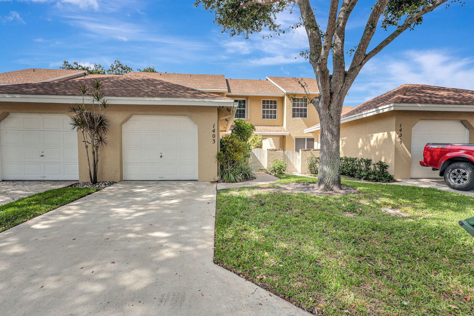 Property Photo:  1403 Maplewood Drive  FL 33415 