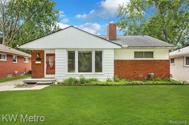 Property Photo:  2607 Ferncliff Avenue  MI 48073 