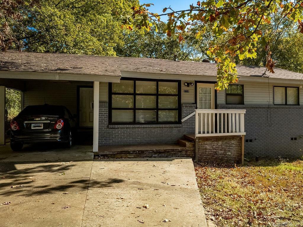 Property Photo:  2719 Longcoy Street  AR 72204 