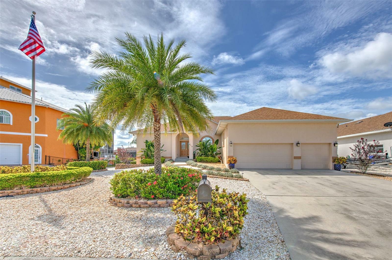 Property Photo:  816 Golf Island Drive  FL 33572 