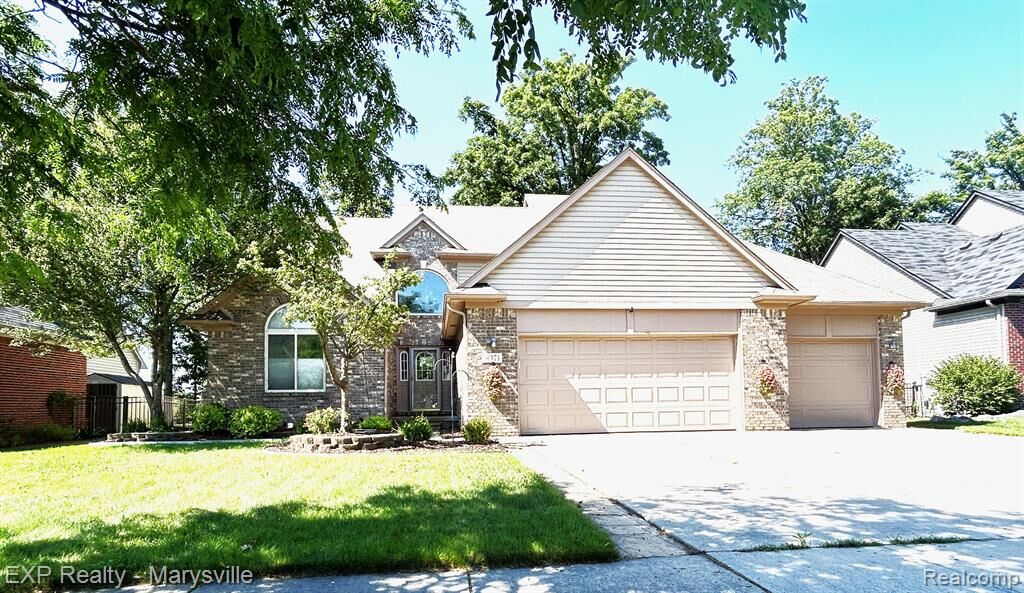 Property Photo:  36173 Monroe Street  MI 48047 6386 