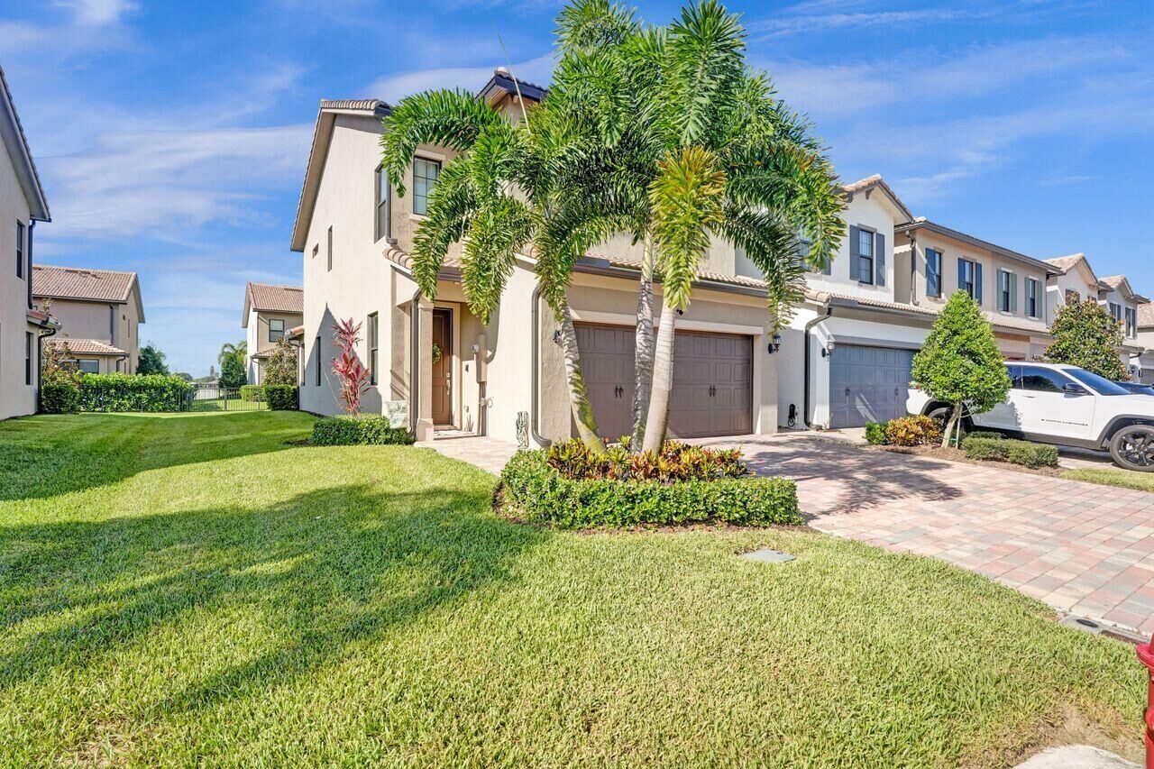 Property Photo: 8240 Tailshot Court FL 33467