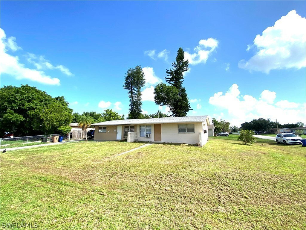 Property Photo:  1101 Westminster Street W  FL 33936 