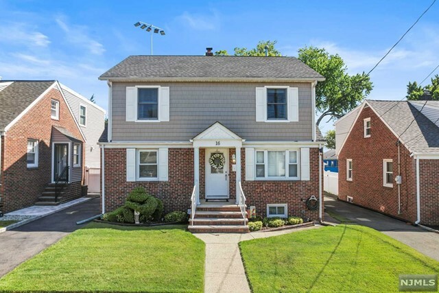 Property Photo:  16 Stratford Place  NJ 07031 