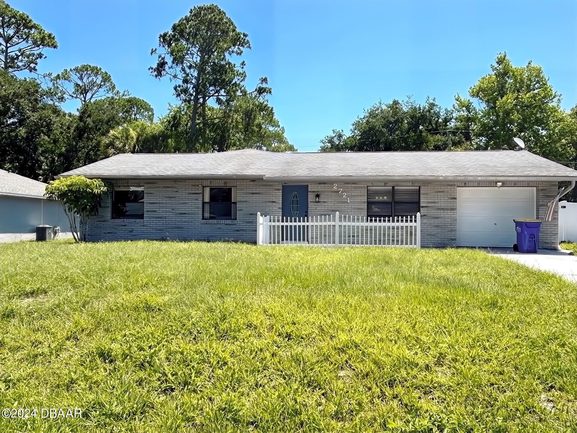 Property Photo: 2721 Tamarind Drive FL 32141