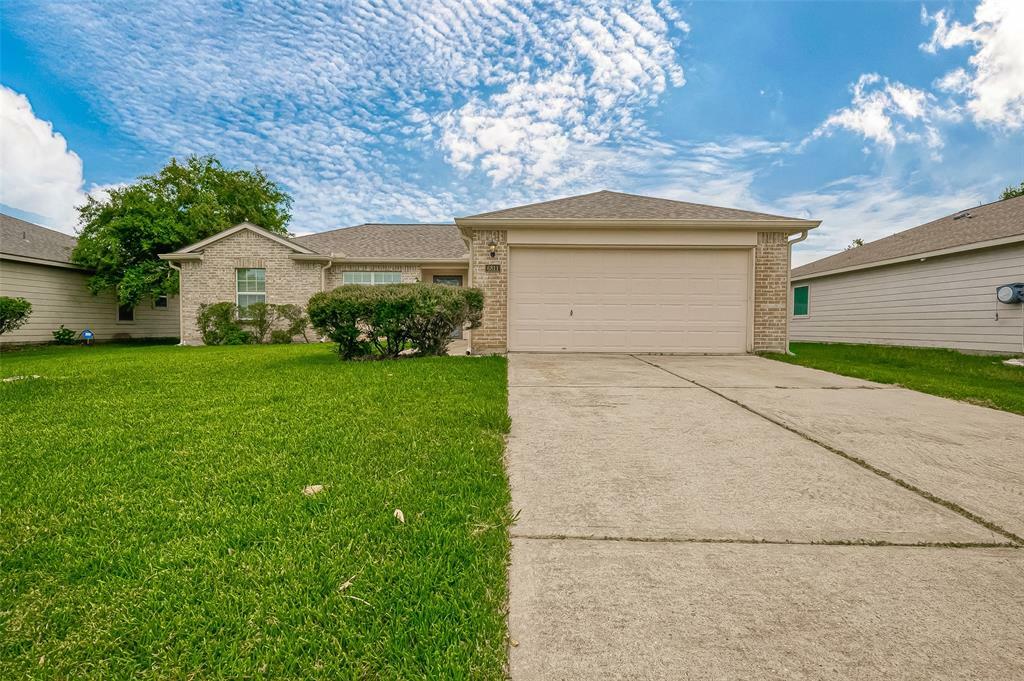 Property Photo:  6811 Dawn Bloom Lane  TX 77469 