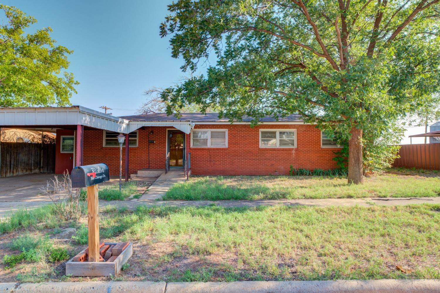 Property Photo: 306 Chicago Drive TX 79331
