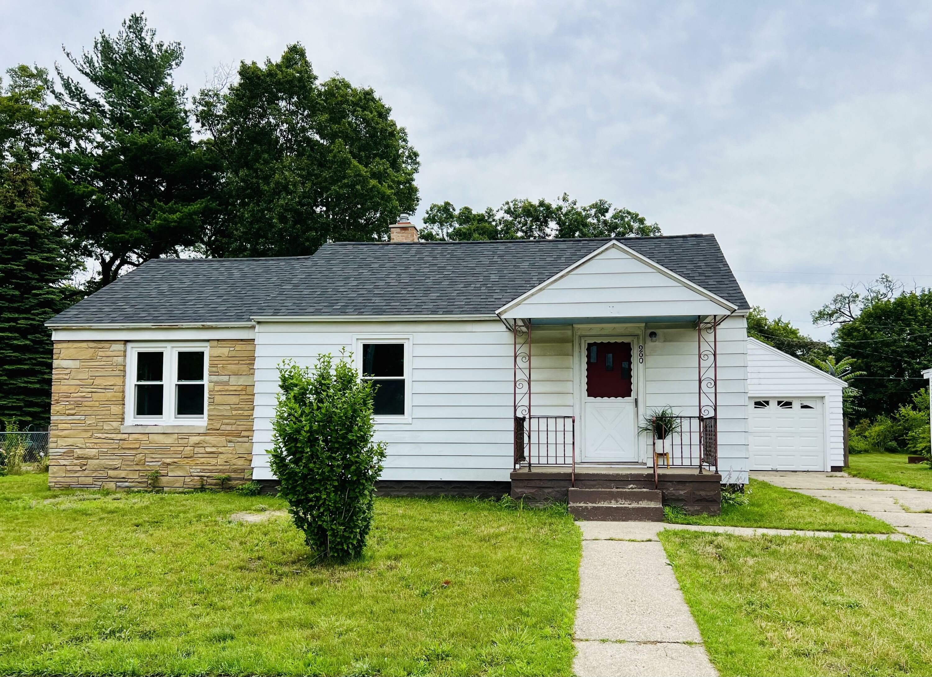 960 Carlton Street  Muskegon MI 49442 photo