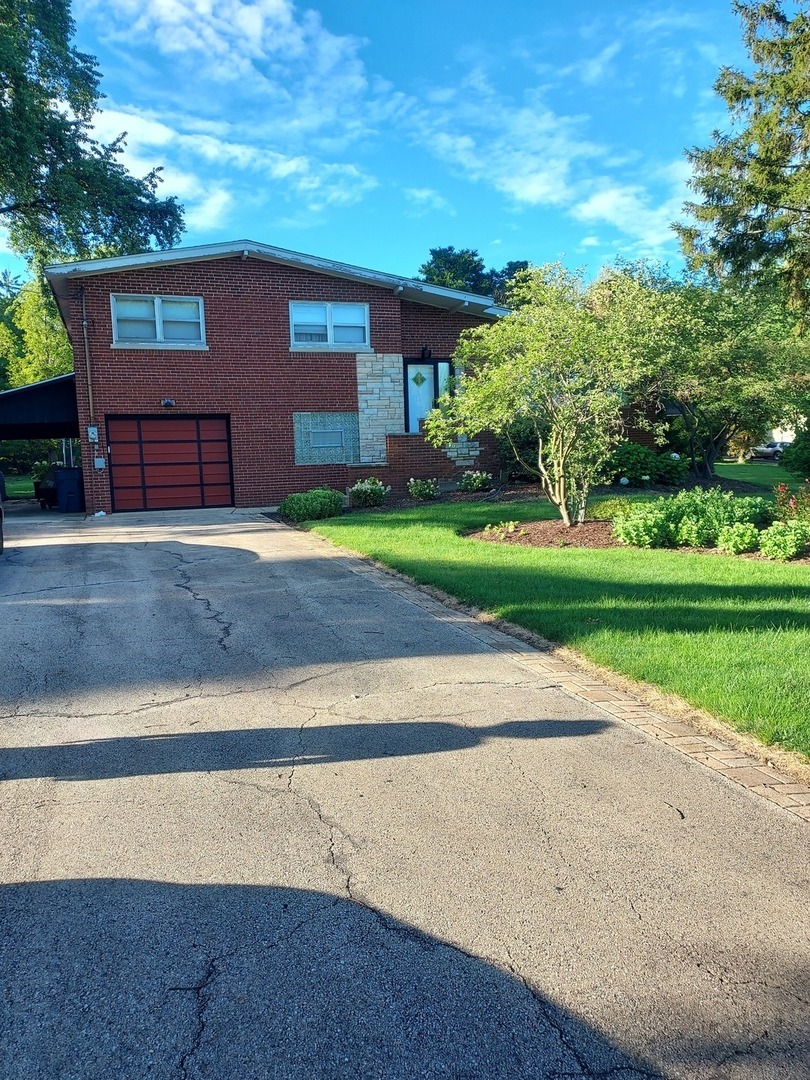 Property Photo:  22W274 Poplar Avenue  IL 60157 