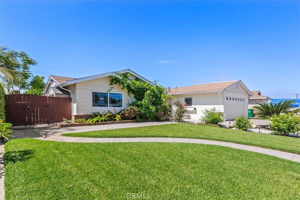 Property Photo:  5592 Vallecito Drive  CA 92683