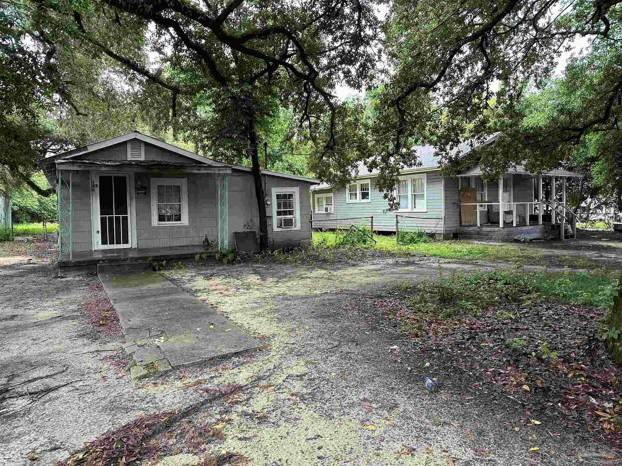 Property Photo:  220 Dogwood Dr  FL 32505 