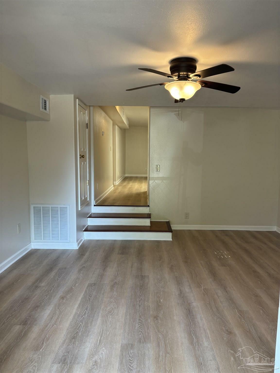 Property Photo:  105 Lenox Pkwy  FL 32505 