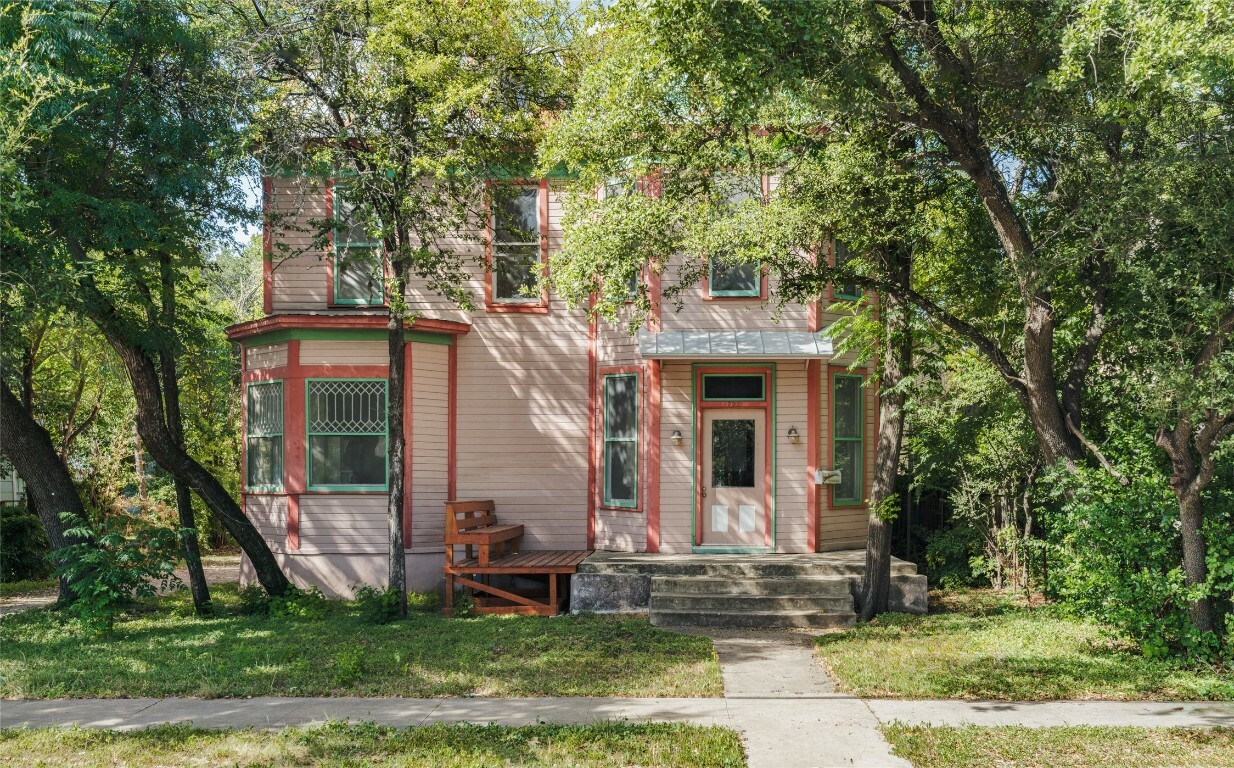 702 W 32nd Street  Austin TX 78705 photo