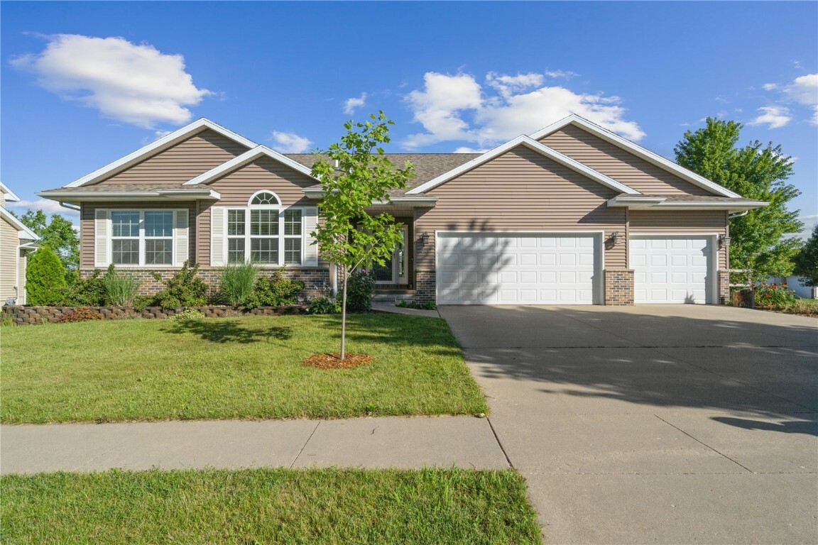 Property Photo: 2115 Hillside Drive IA 52227