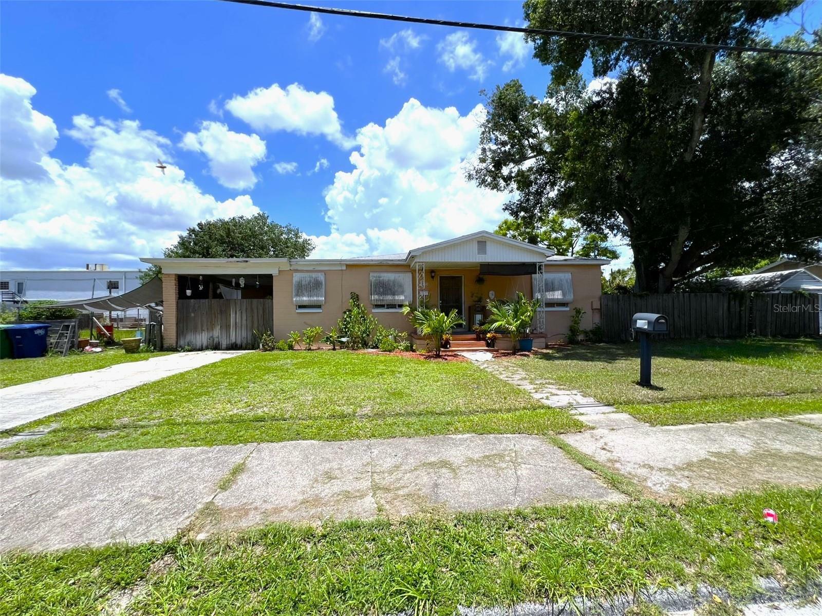 Property Photo:  2707 W Saint Joseph Street  FL 33607 