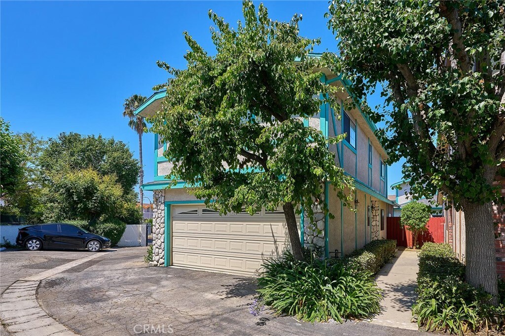 Property Photo:  18424 Keswick Street 9  CA 91335 