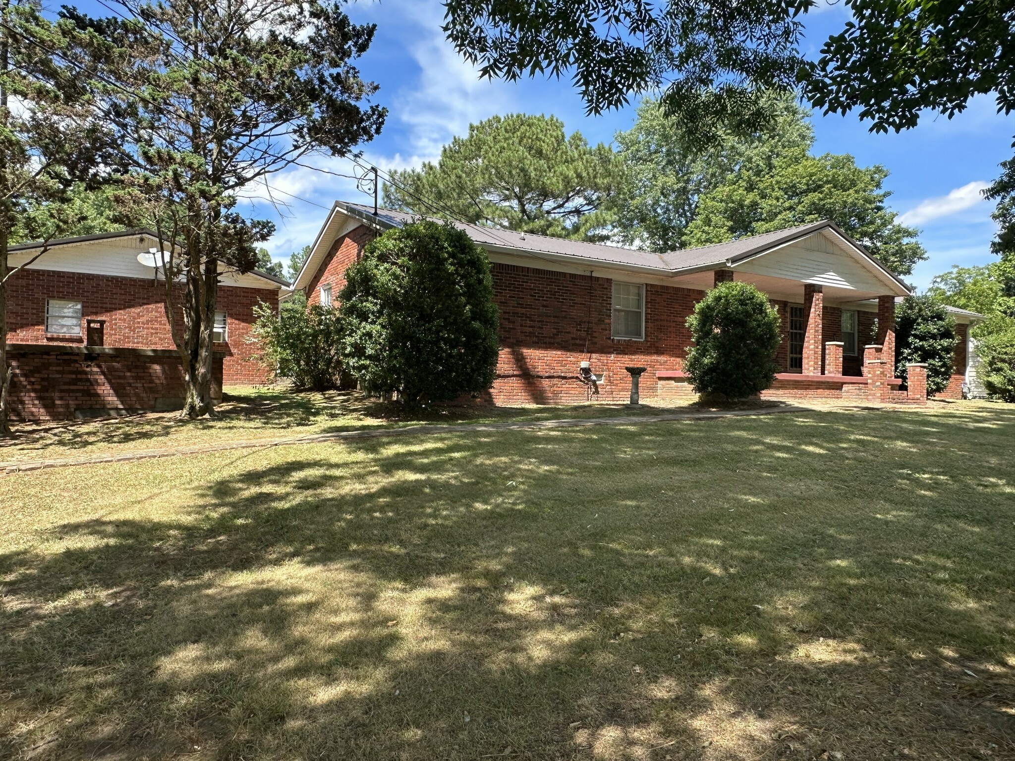 Property Photo:  1111 Baker Ln  TN 38464 