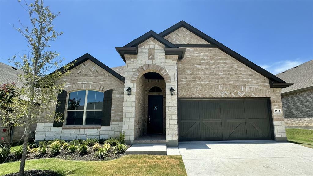 Property Photo: 1132 Knightsgate Road TX 76226