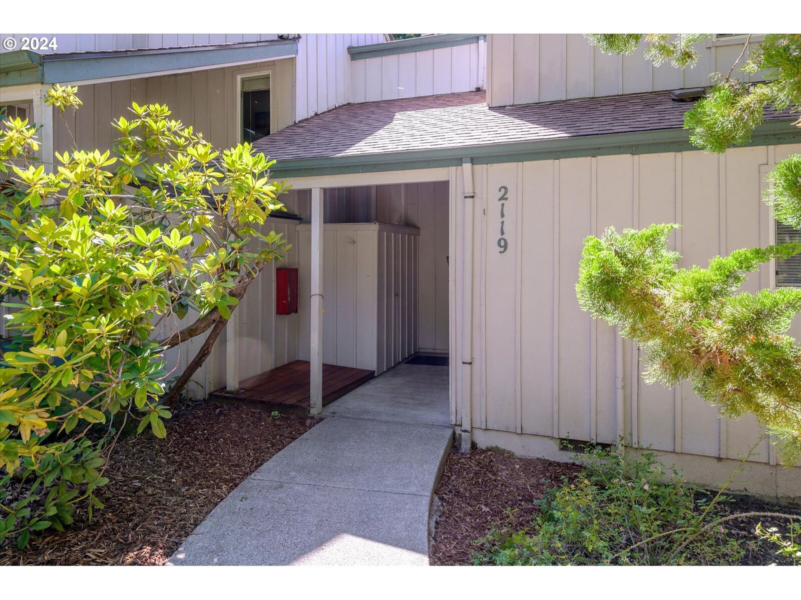 Property Photo: 2119 Hawkins Ln OR 97405