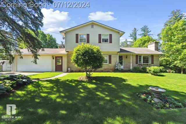 Property Photo:  1720 Lakewood Circle  MI 48446 