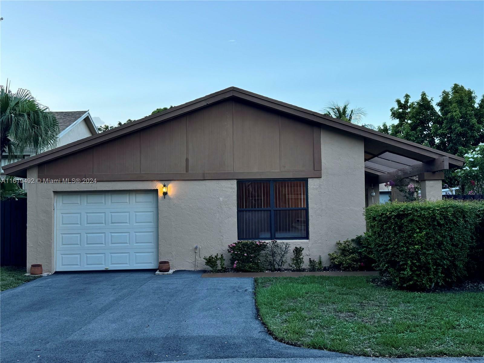 Property Photo:  13280 SW 108th St Cir  FL 33186 