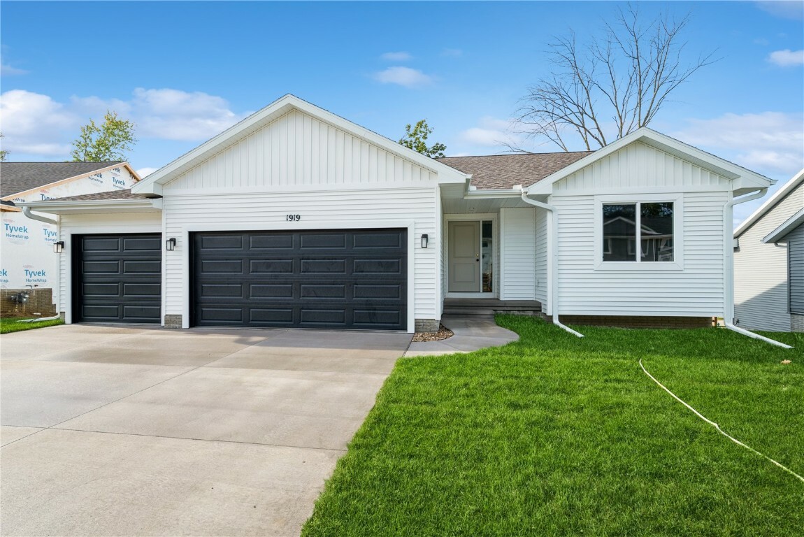 Property Photo:  1919 Holly Meadow Avenue SW  IA 52404 