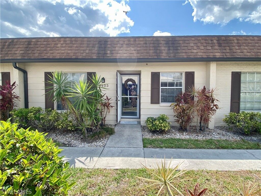 Property Photo:  9403 Lennex Lane  FL 33919 