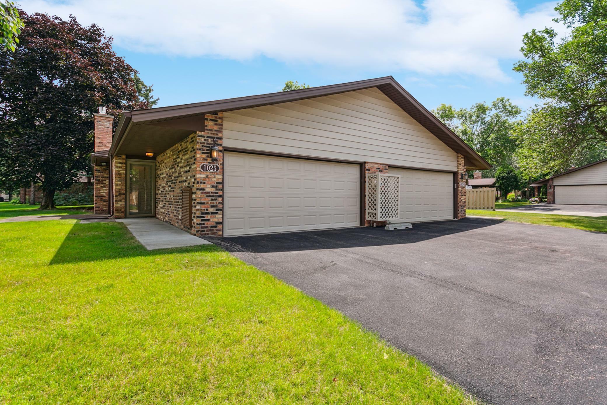 Property Photo:  1025 Zanzibar Lane N  MN 55447 