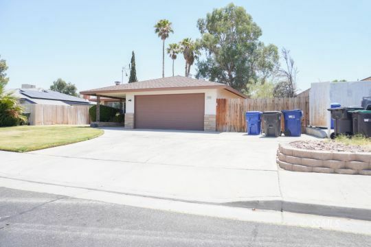 Property Photo:  244 N Sunland St  CA 93555 