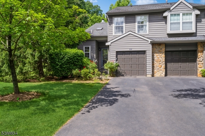 Property Photo:  25 Chestnut Ct  NJ 08540 