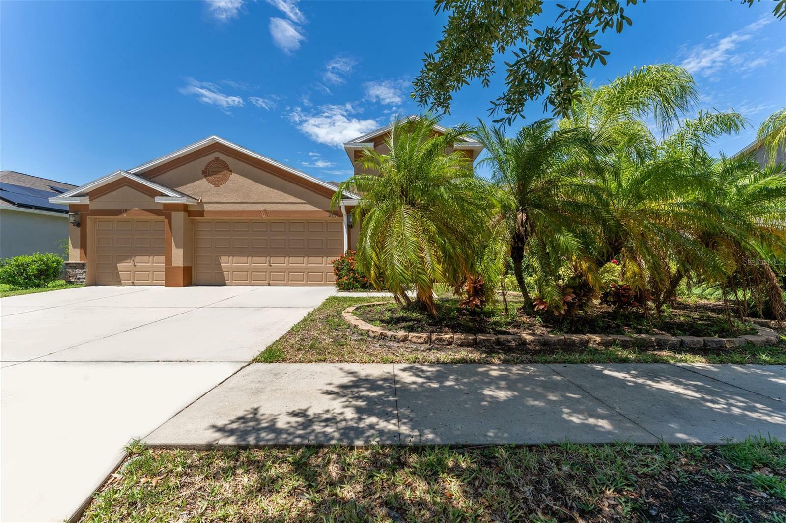 Property Photo:  2637 Yukon Cliff Drive  FL 33570 