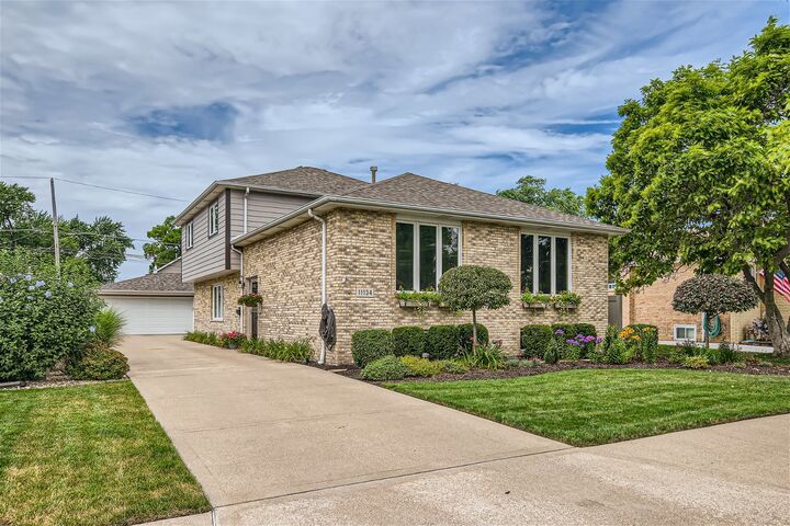 11134 S Albany Avenue  Chicago IL 60655 photo